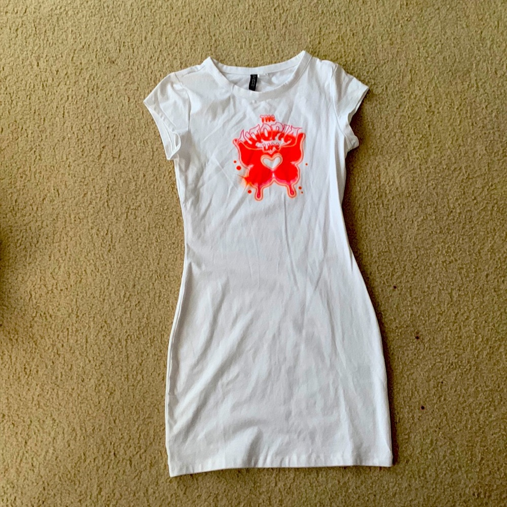 White dress with print